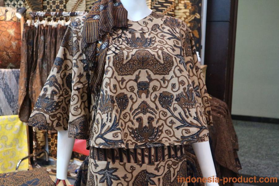 Jawi-Kinasih-fashion-woman