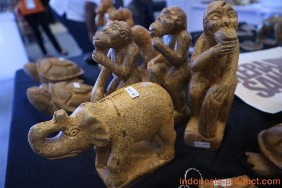 Kabupaten-Blitar-mini-statue