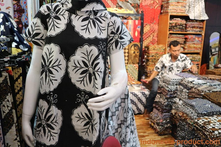 Moro-Dadi-handmade-batik-dress