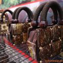 Dinas-Pariwisata-dan-Kebudayaan-Kota-Blitar-woman-accessories