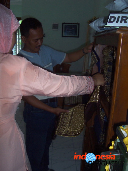 embroidery-crafts-b_1f86acd.jpg