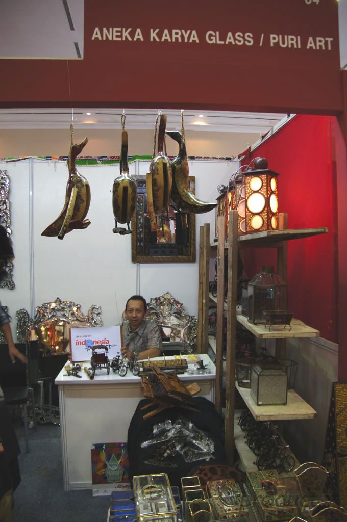 puri-art-glass-indo_1c91a21.jpg