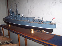 miniature-ship-hand_1f86278