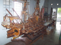 miniature-ship-hand_1f8628a