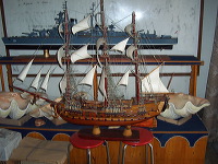 miniature-ship-hand_1f86297