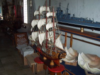 miniature-ship-hand_1f86298